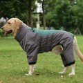 为大型犬设计的加绒牵引四脚棉衣